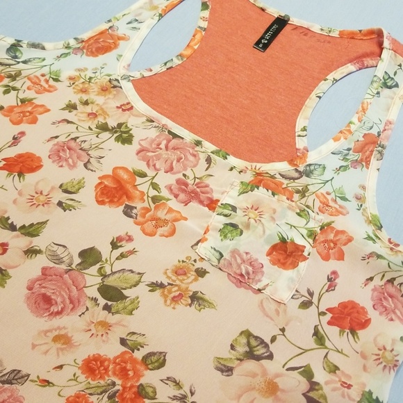 Full Tilt essentials Floral Tank - Picture 2 of 4